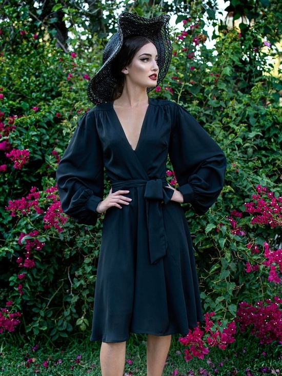 La Femme En Noir Dresses & Skirts - La Femme En Noir Faux Wrap Dress in Black, Size 4x GUC
